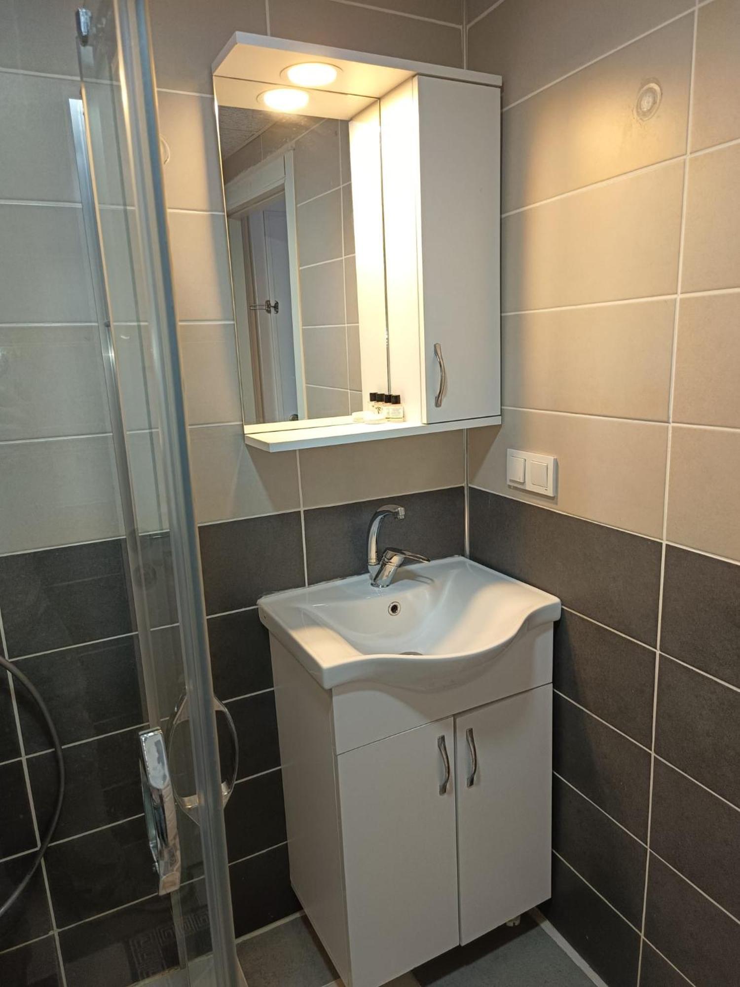 איסטמבול White Crown Apartman Ve Yasam Merkezi מראה חיצוני תמונה